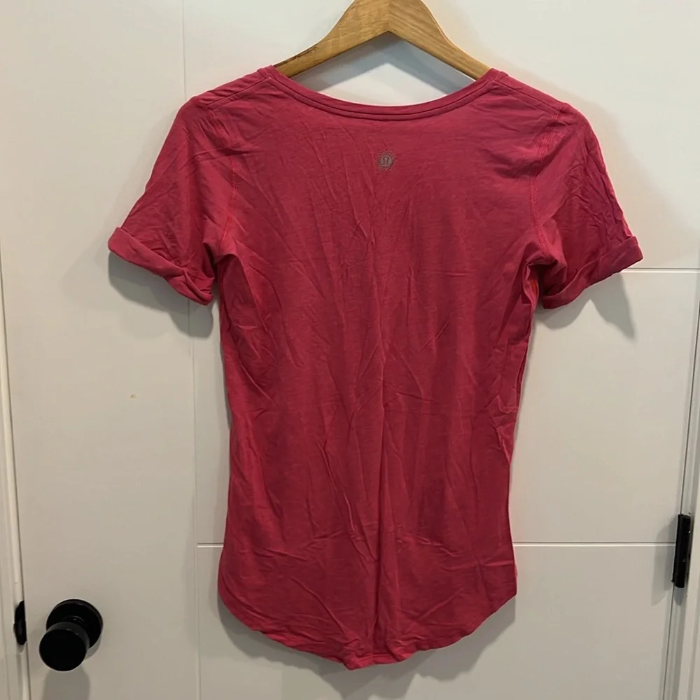Lululemon special edition short sleeve V-neck size 6 - Picture 6 of 7